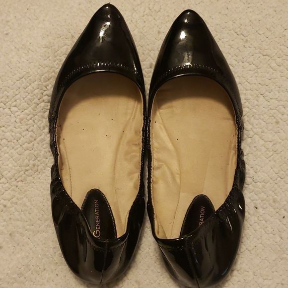 - BCBGeneration womens 9B black pointy toe foldable flat patent Shoes - Picture 1 of 6